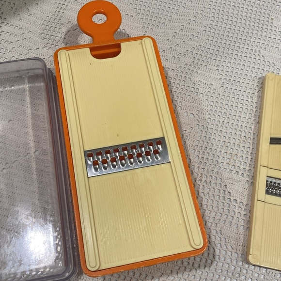 Vintage Cheese/Vegetable Grater, Slicer With Container - Picture 3 of 5